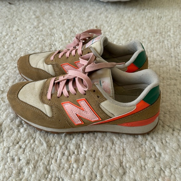 New balance sneakers size 7 - Picture 1 of 4